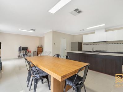 5 Serisier Parkway, Queens Park WA 6107
