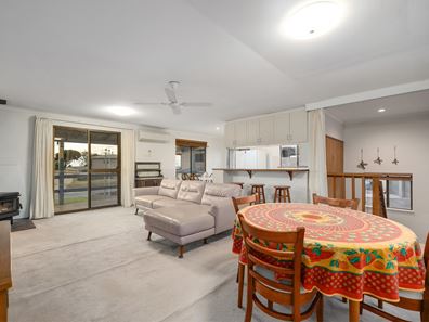 4 Beacon Road, Lancelin WA 6044