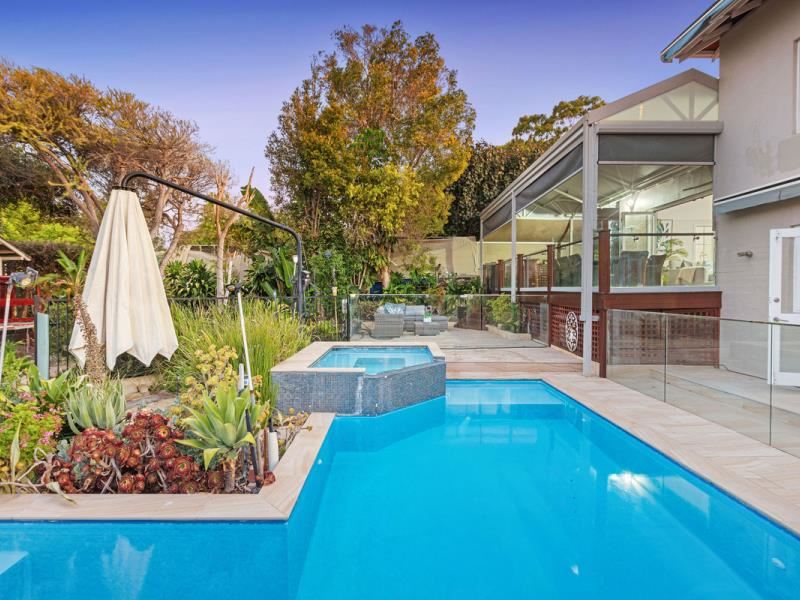 8 Cliff Road, Claremont