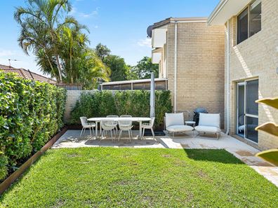 2/2 Albemarle Street, Scarborough WA 6019