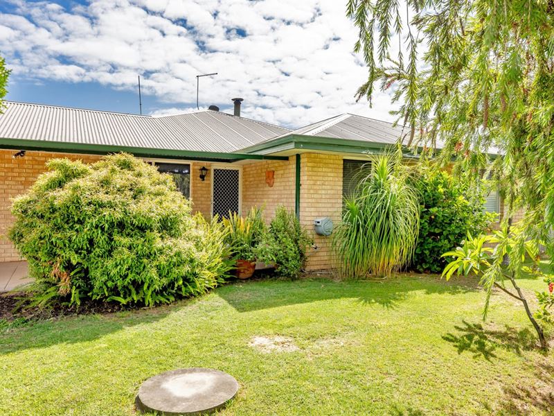 4 SOCHA COURT, Greenfields