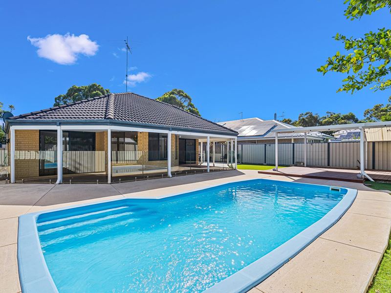 73 Bellavista Parade, Meadow Springs