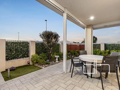 17/2 Lahinch Vista, Gnangara WA 6077