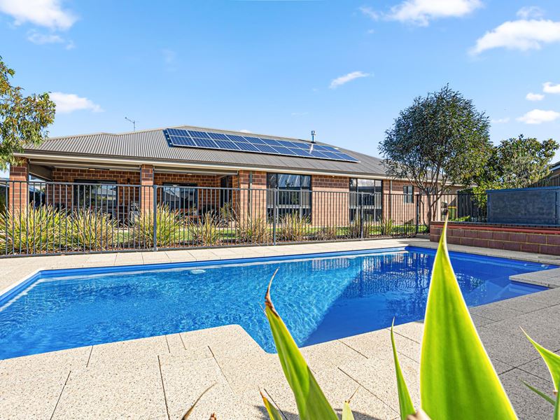 64 Greensand Promenade, Treeby