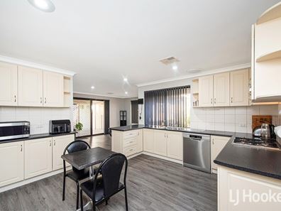 8 Ardross Street, Seville Grove WA 6112