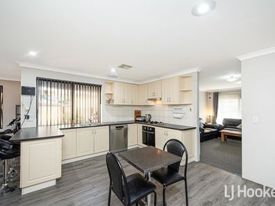 8 Ardross Street, Seville Grove WA 6112