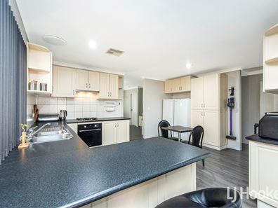 8 Ardross Street, Seville Grove WA 6112