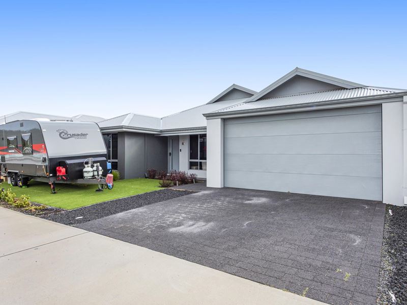 10 Israelite Avenue, Golden Bay WA 6174