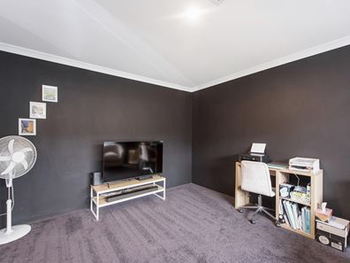 10 Israelite Avenue, Golden Bay WA 6174