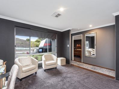 10 Israelite Avenue, Golden Bay WA 6174