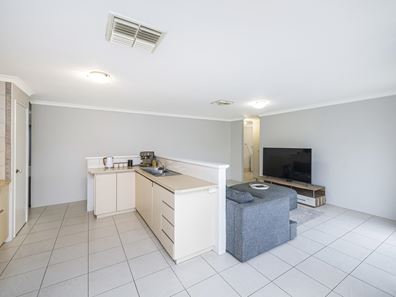 25 Scanlon Way, Lockridge WA 6054