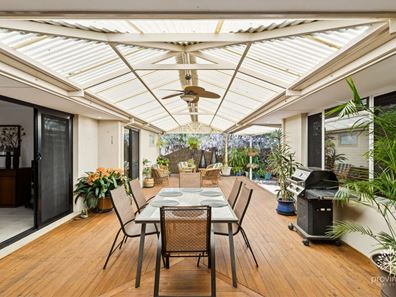 2 Gunbar Way, Kalamunda WA 6076