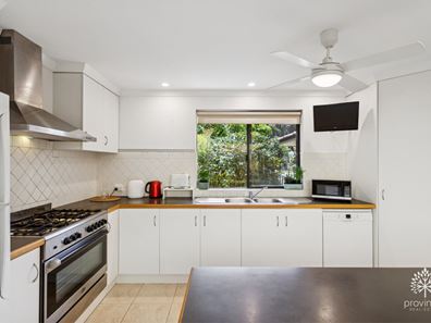 2 Gunbar Way, Kalamunda WA 6076