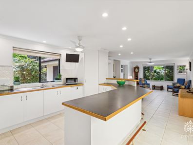 2 Gunbar Way, Kalamunda WA 6076