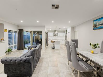 27 Wycliffe Turn, Piara Waters WA 6112