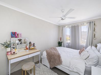 10 Magnet Close, Lake Coogee WA 6166
