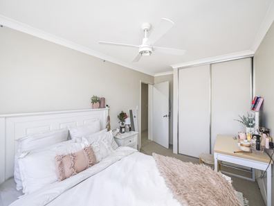 10 Magnet Close, Lake Coogee WA 6166