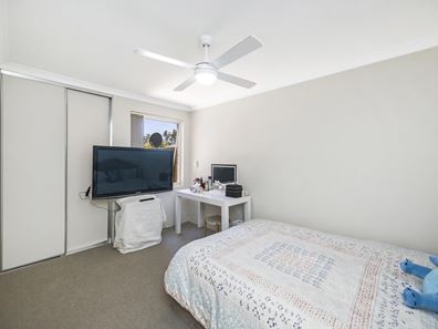 10 Magnet Close, Lake Coogee WA 6166