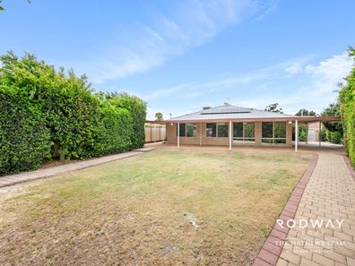 17 Abernethy Gr, Seville Grove WA 6112
