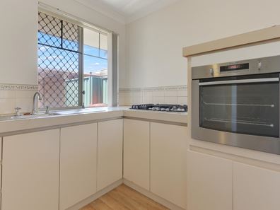 8/2 Dowling Street, Rockingham WA 6168
