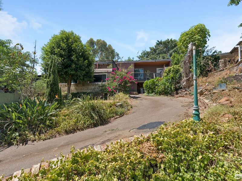 31 Derry Avenue, Mount Nasura WA 6112