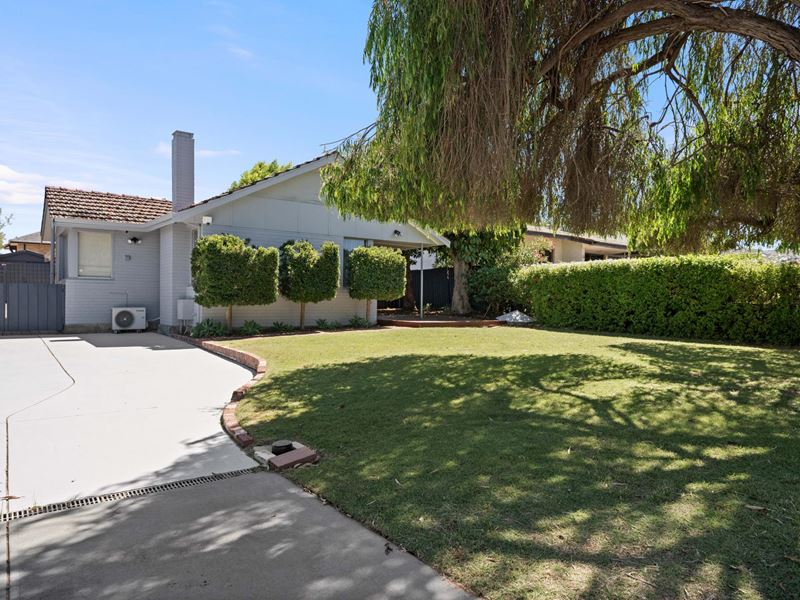 11 Peacock Street, Cloverdale WA 6105