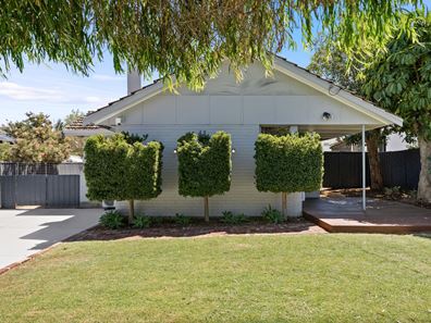 11 Peacock Street, Cloverdale WA 6105
