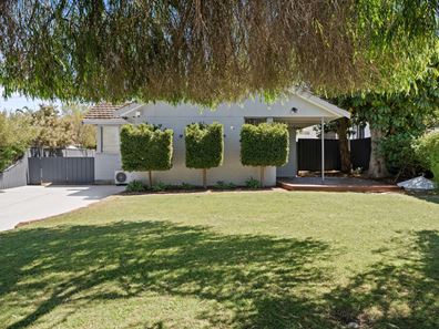 11 Peacock Street, Cloverdale WA 6105