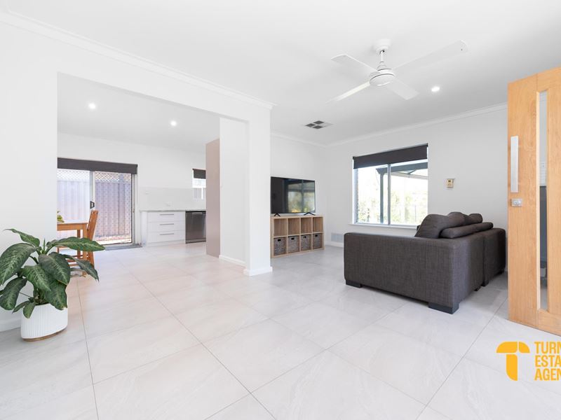 17 Chartwell Way, Swan View WA 6056