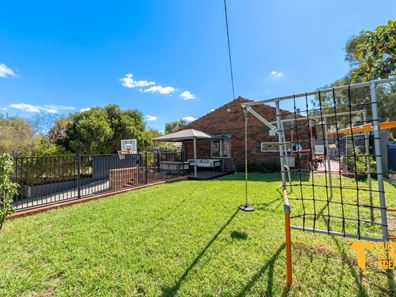 17 Chartwell Way, Swan View WA 6056