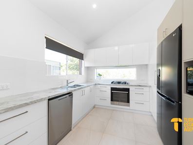 17 Chartwell Way, Swan View WA 6056