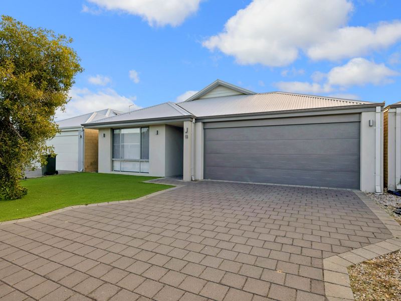13 Topiary Avenue, Piara Waters WA 6112