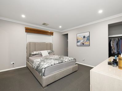 13 Topiary Avenue, Piara Waters WA 6112