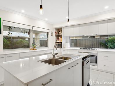 11 Kemble Way, Caversham WA 6055