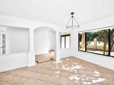 16 Crowhurst Way, Morley WA 6062