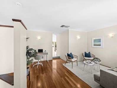 6 Waterlily Close, Huntingdale WA 6110