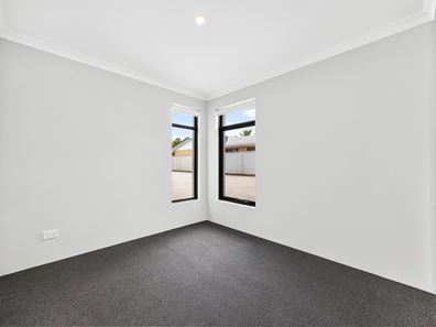 32B Wavelea Street, Safety Bay WA 6169