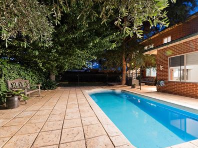 4 Cantray Avenue, Applecross WA 6153