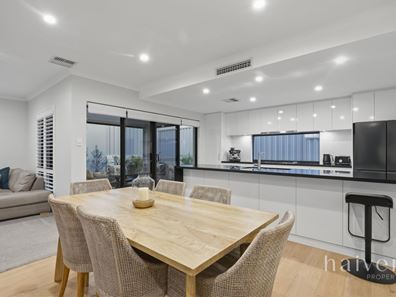 2/15 Maddox Crescent, Melville WA 6156