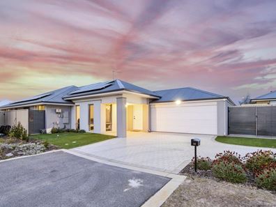 16 Primrose Loop, Eglinton WA 6034