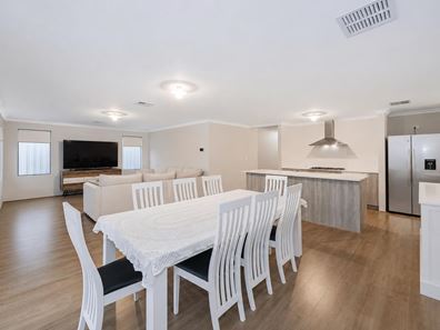 16 Primrose Loop, Eglinton WA 6034