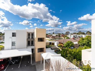 8/208 Fisher  Street, Cloverdale WA 6105