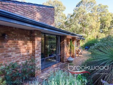 22 Council Road, Mundaring WA 6073