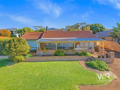 166 Bay View Drive, Little Grove WA 6330