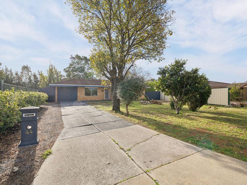 44 Excalibur Circle, Camillo WA 6111