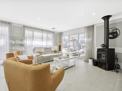 17 Radiant Glade, Eglinton WA 6034