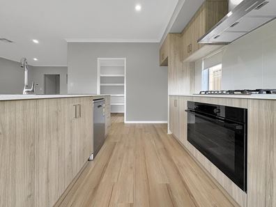 21 Gladstone Approach, Lakelands WA 6180