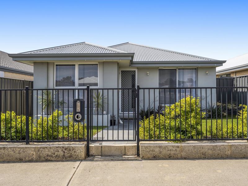 233 Lake Valley Drive, Lakelands WA 6180