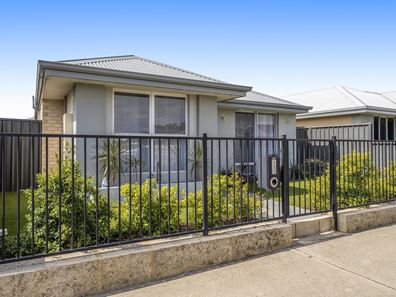 233 Lake Valley Drive, Lakelands WA 6180