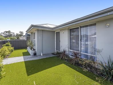 233 Lake Valley Drive, Lakelands WA 6180